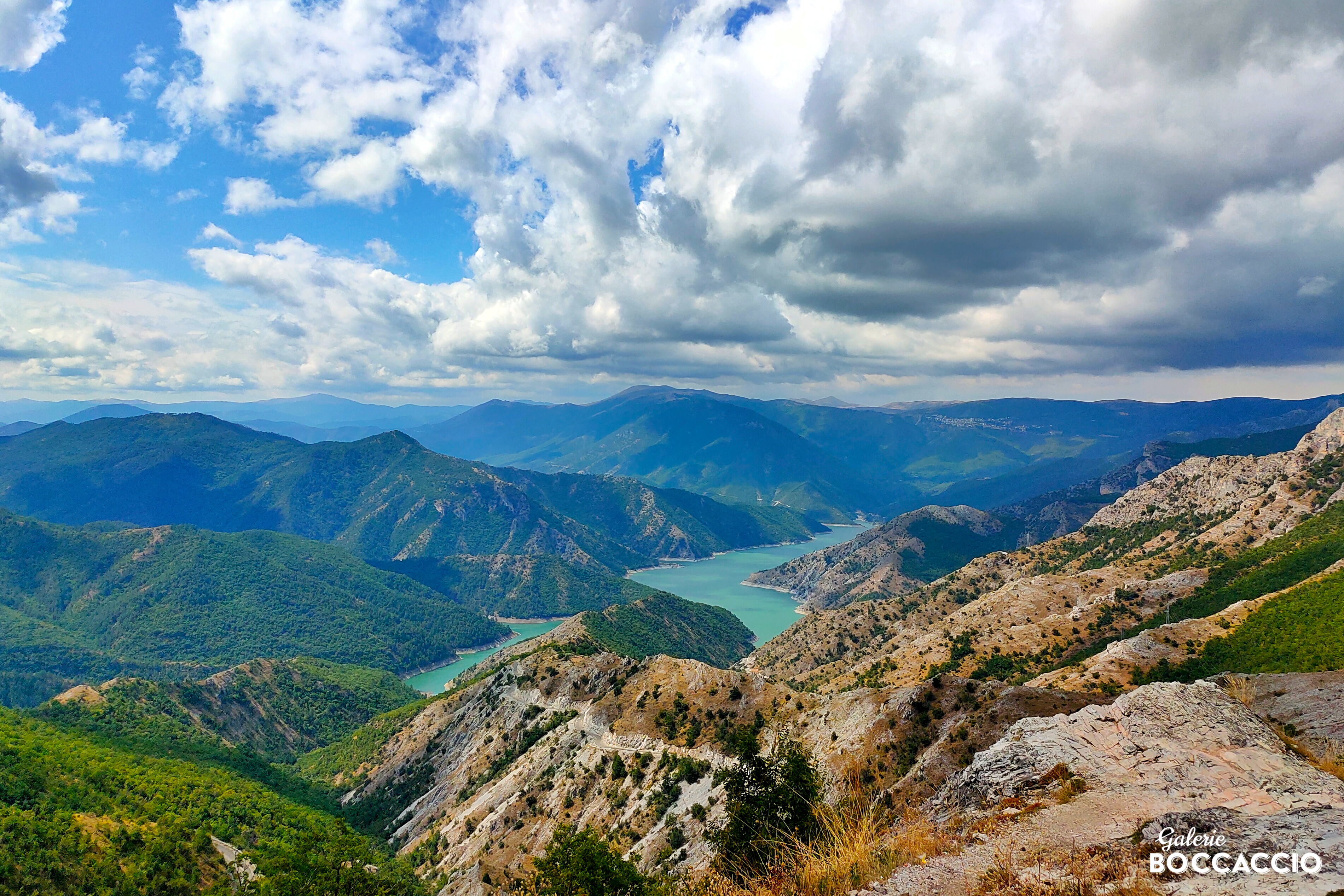 Jezero Kozjak v Severní Makedonii.