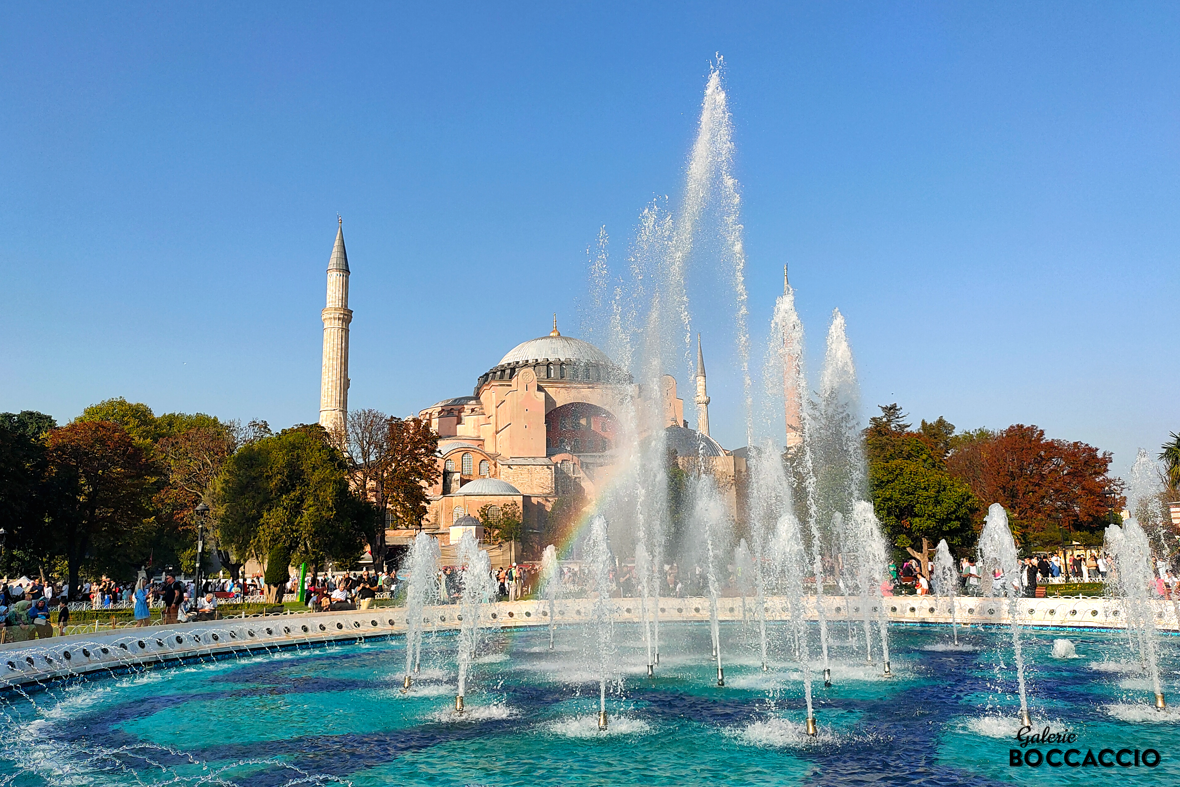 Hagia Sofia – půdní křesťanský chrám z 6. století byl až do 16. století největší stavbou světa. V 15. století byla by dobytí Istanbulu Osmany upravena na mešitu.