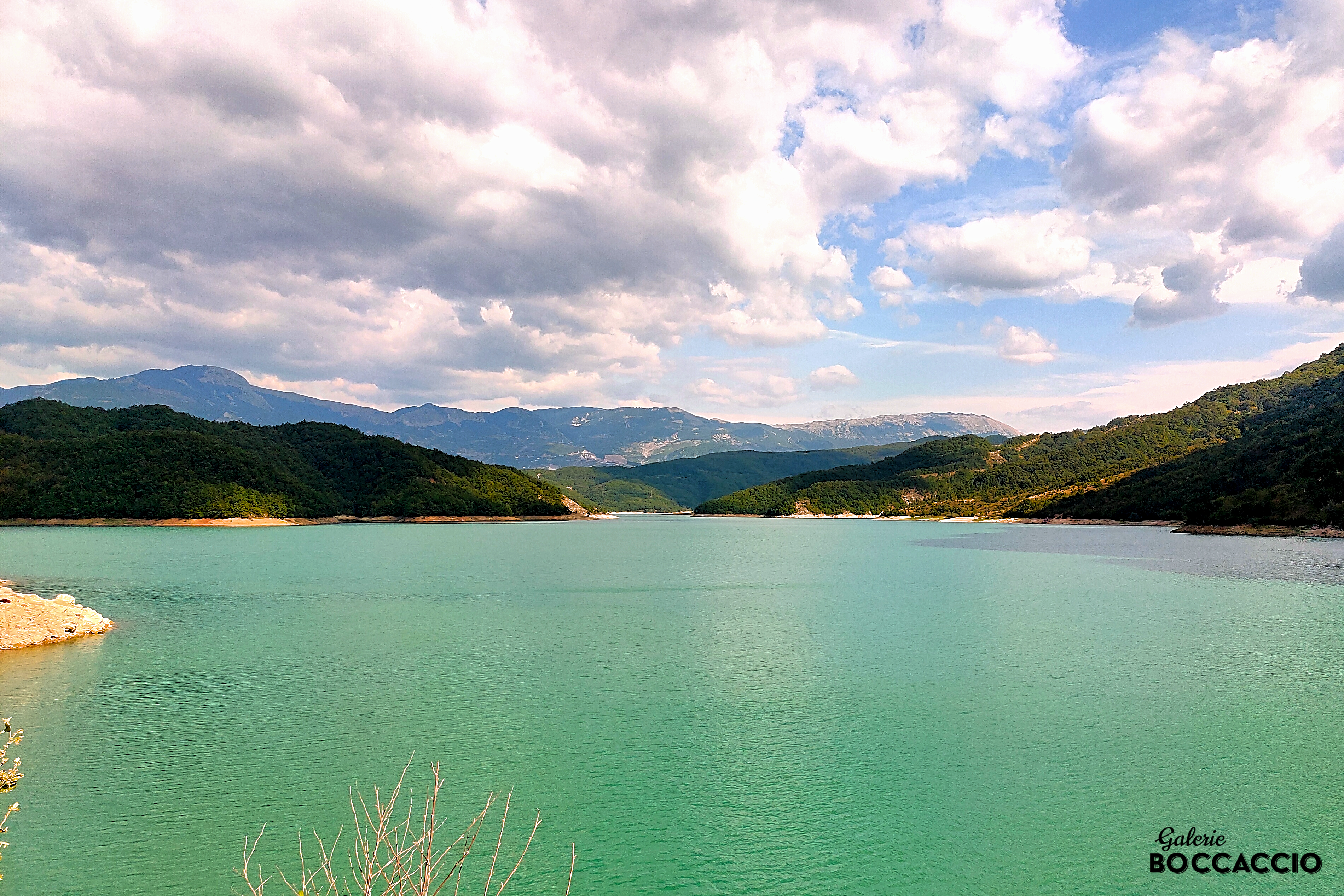Jezero Bovilla v Albánii.